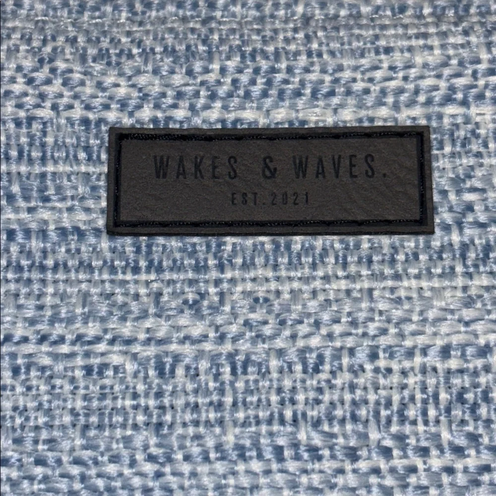 WAKES & WAVE BLUE TWEED MINI WRISTLET  ZIP CLOSURE WOOD BLOCK ADORNMENT ON STRAP